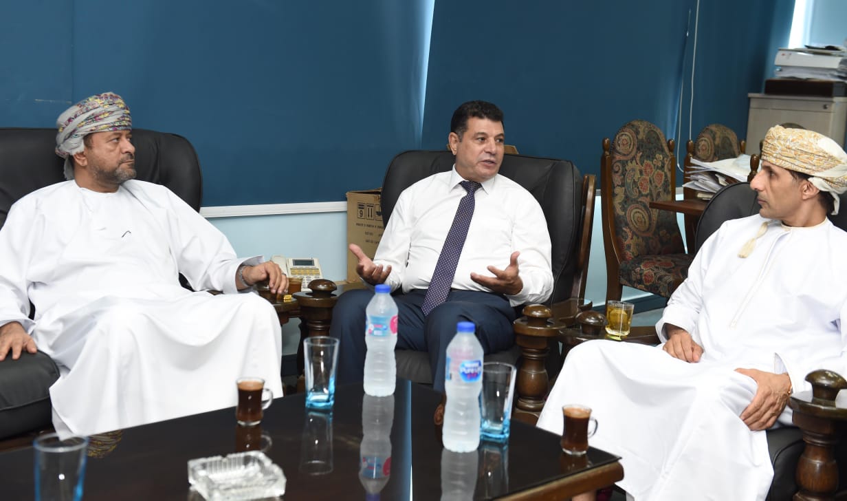 رئيس “الصحفيين العمانية” يبحث آفاق تدريب الصحفيين العُمانيين في مؤسسات مصرية
