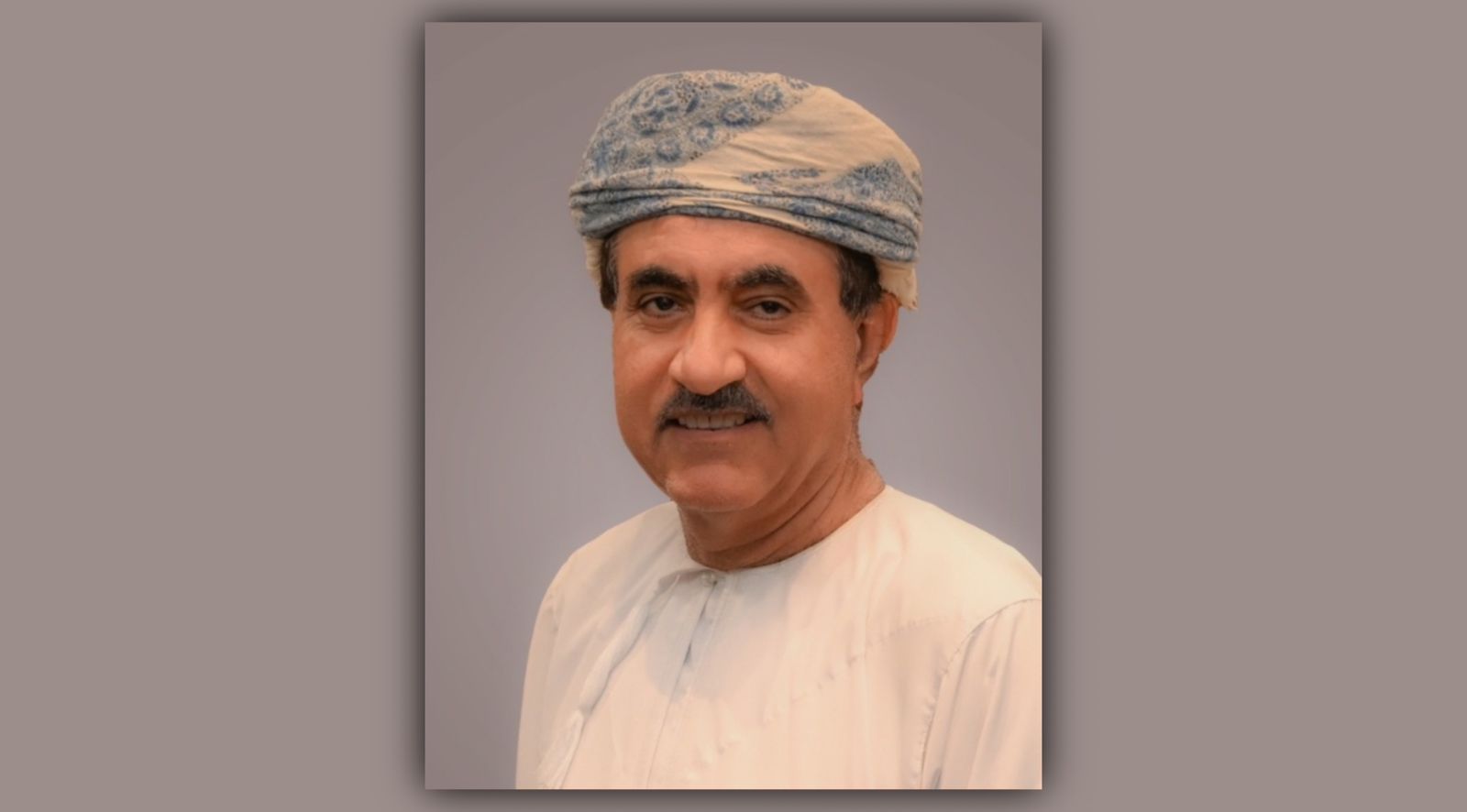 عبدالرزاق الربيعي يكتب: عيادات بصريّة ورواق فنّي (مُختلفٌ ألوانه)