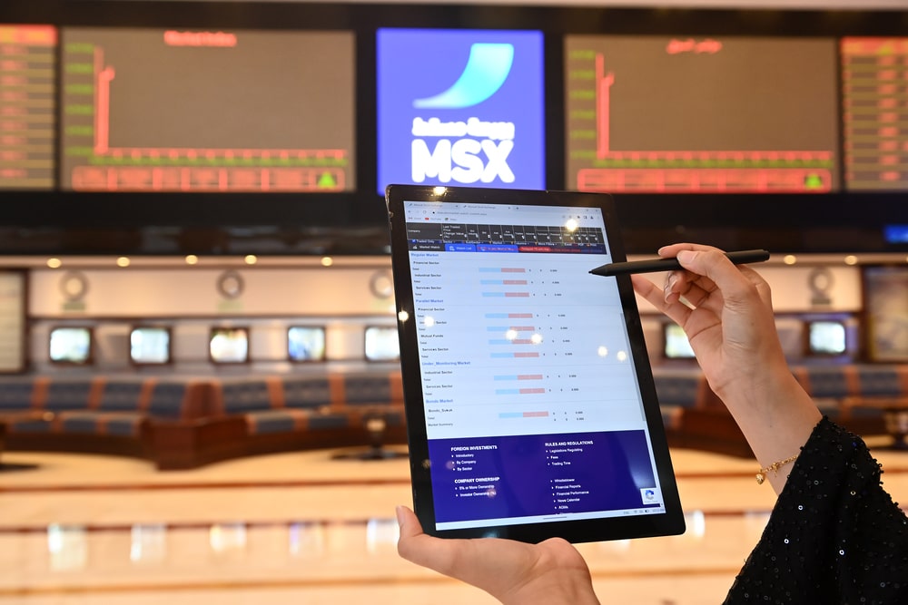 ما عوامل ارتفاع المؤشر الرئيس لبورصة مسقط في النصف الأول من العام الجاري؟