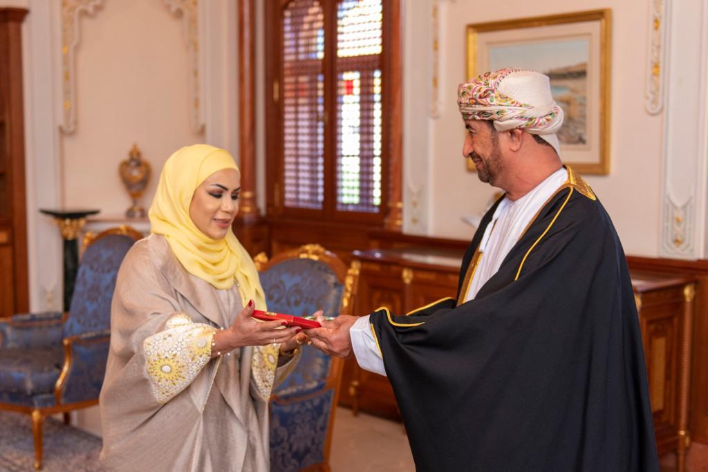 جلالة السلطان يمنح عددًا من الأوسمة