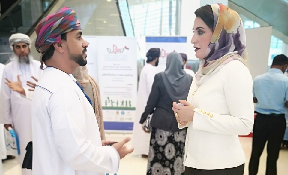 السيدة منى بنت فهد تؤكد الوعي بقضايا الأطفال وتوجّه رسالة إلى أولياء الأمور