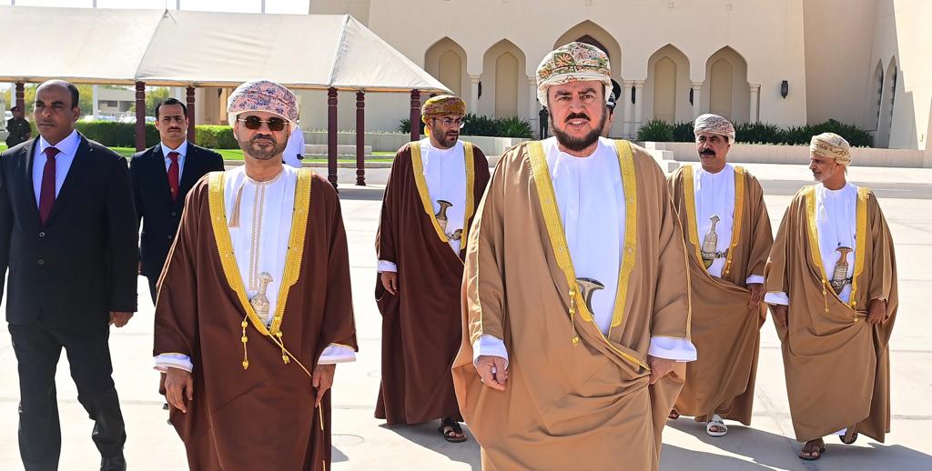 بالصور: سمو السيد أسعد يتوجه إلى الجزائر