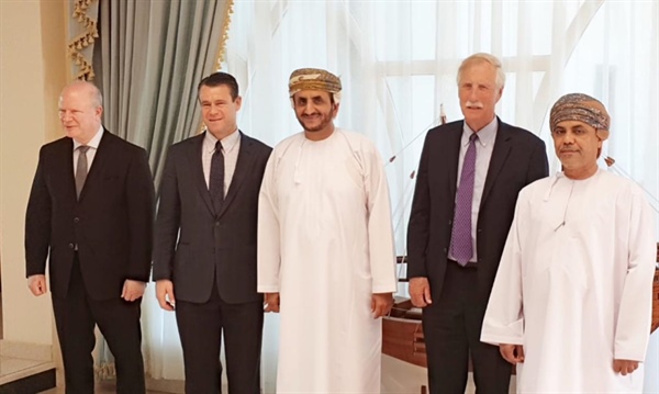 عضوان من “الشيوخ” الأمريكي يزوران السلطنة 
