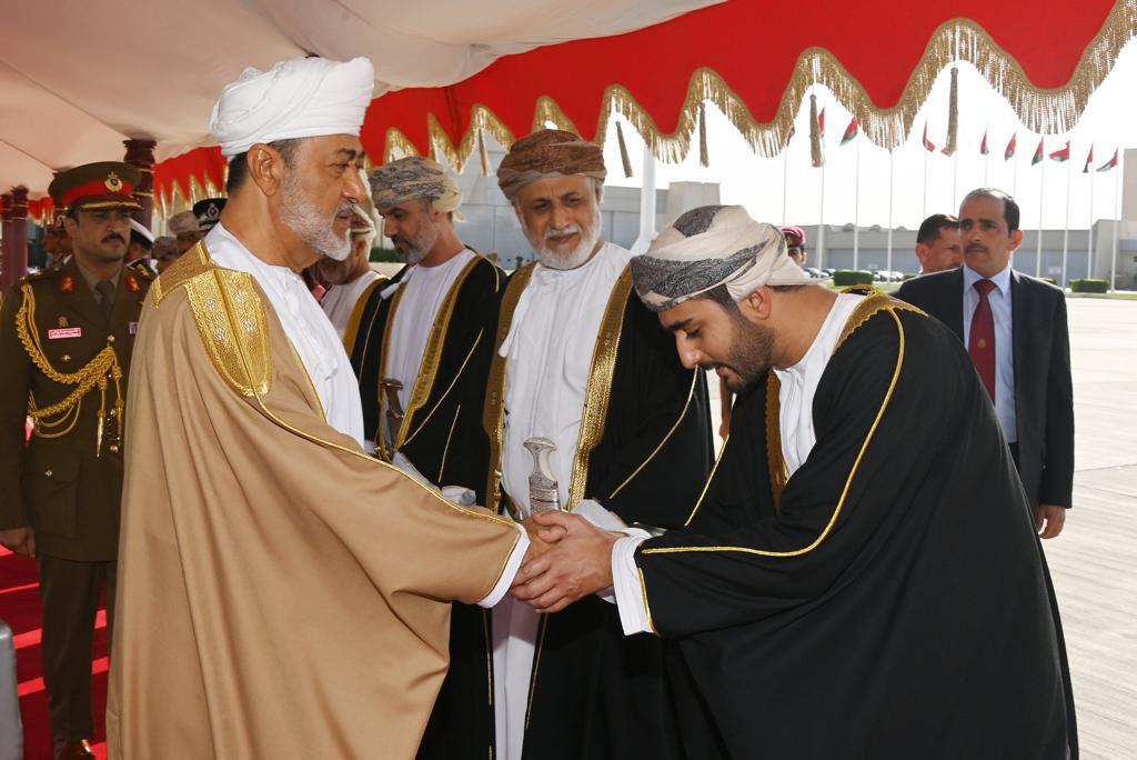 محفوفًا برعاية الله: جلالة السلطان يغادر إلى مملكة البحرين