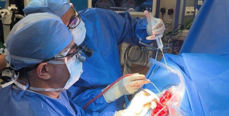 لأول مرة: استخدام تقنية اليقظة لاستئصال ورم دماغي في مستشفى جامعة السلطان قابوس