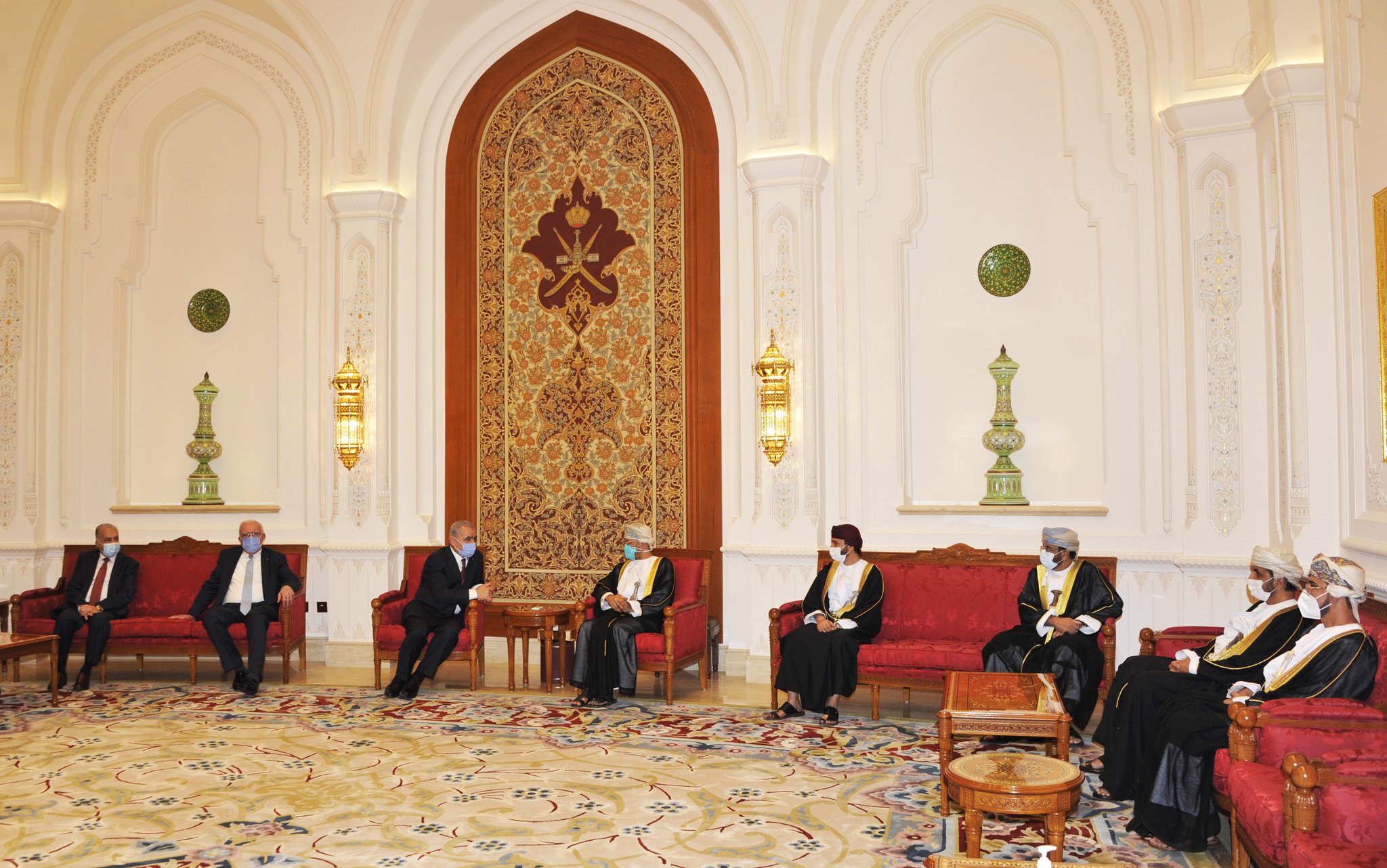 رئيس الوزراء الفلسطيني يصل السلطنة في زيارة رسمية