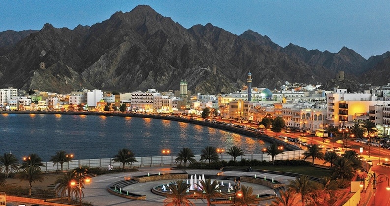 منها حجم الأسرة، والدخل الشهري: كيف تغيرت حياة العمانيين خلال 20 عامًا؟