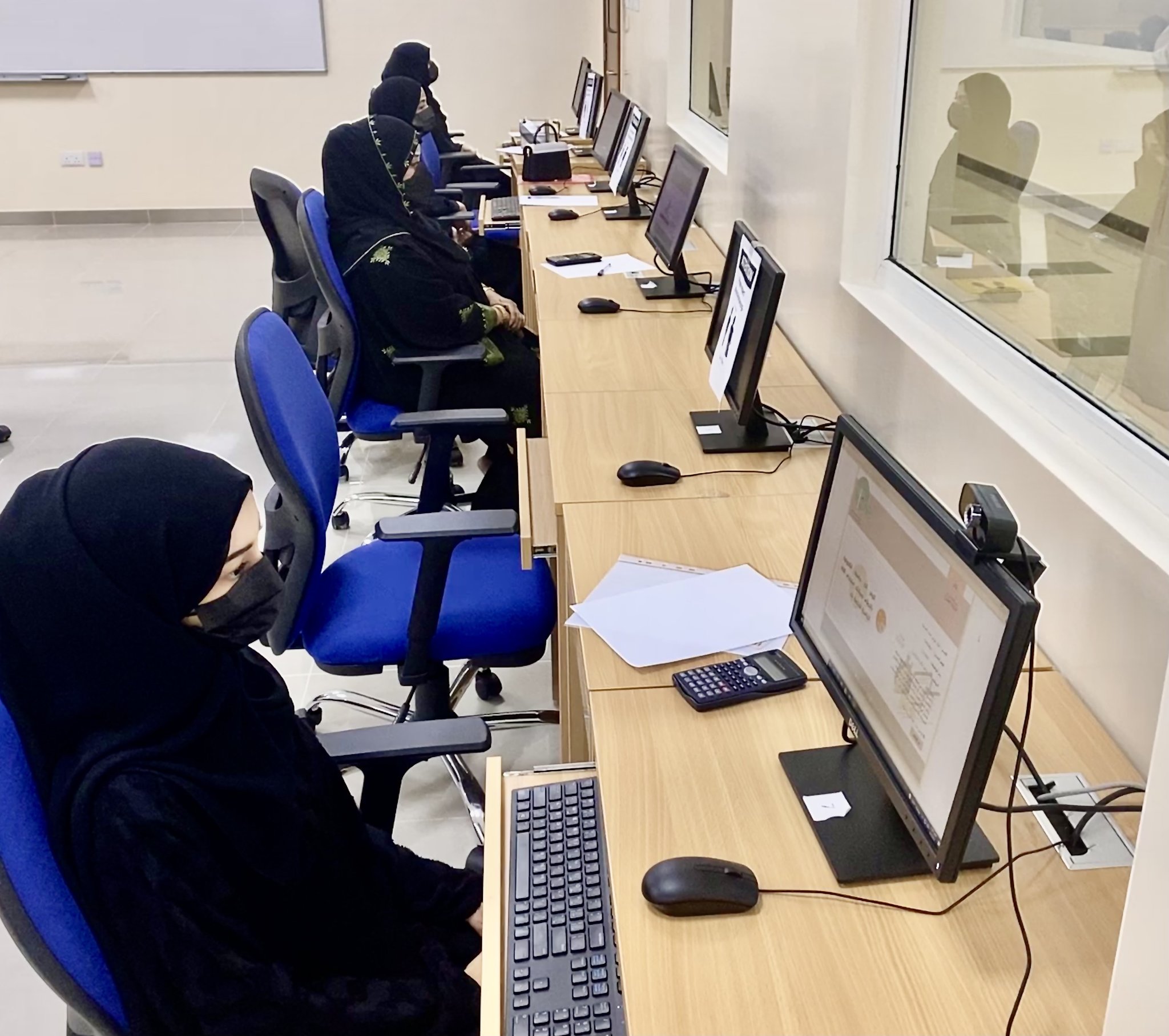 أكثر من 300 باحث عن عمل يتنافسون على وظائف حكومية