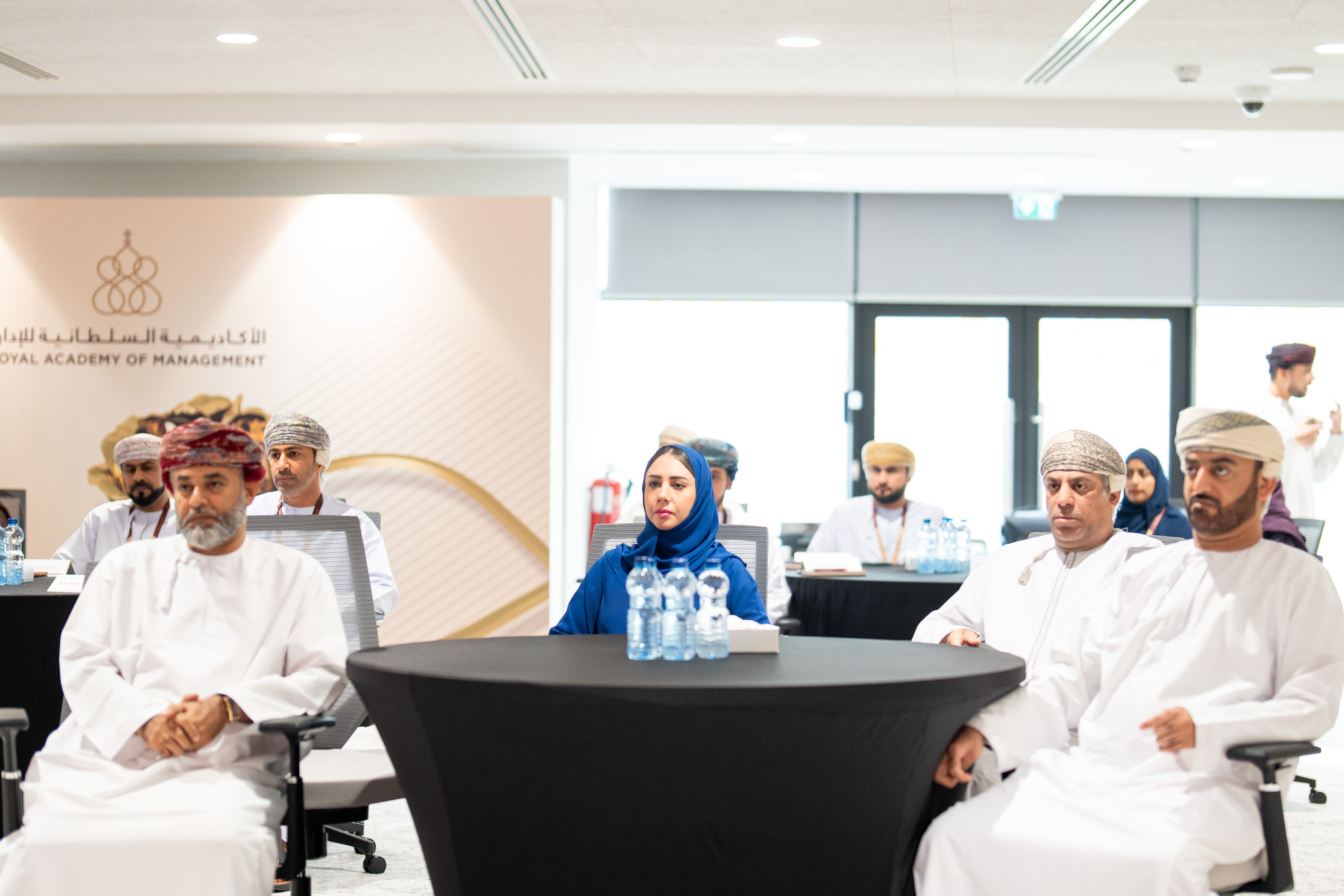 خطوة إستراتيجية لتحقيق الاستدامة: الأكاديمية السلطانية للإدارة تطلق برنامجًا لتعزيز الكفاءات الوطنية في مجال البحوث البيئية الميدانية
