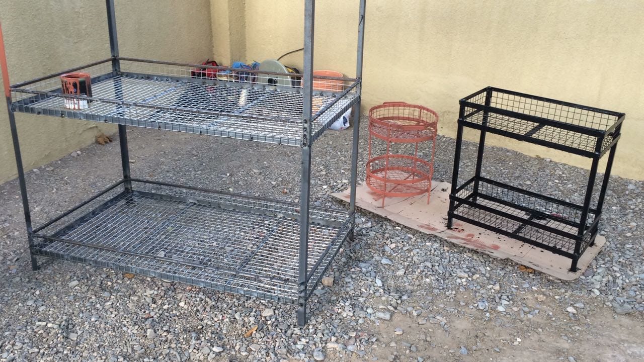 شاب عماني يحول هوايته إلى دخل إضافي