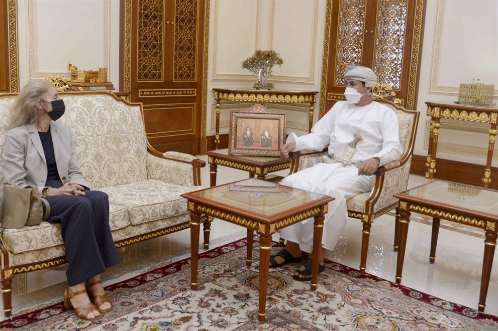 وزير المكتب السلطاني يستقبل سفيرة إسبانيا