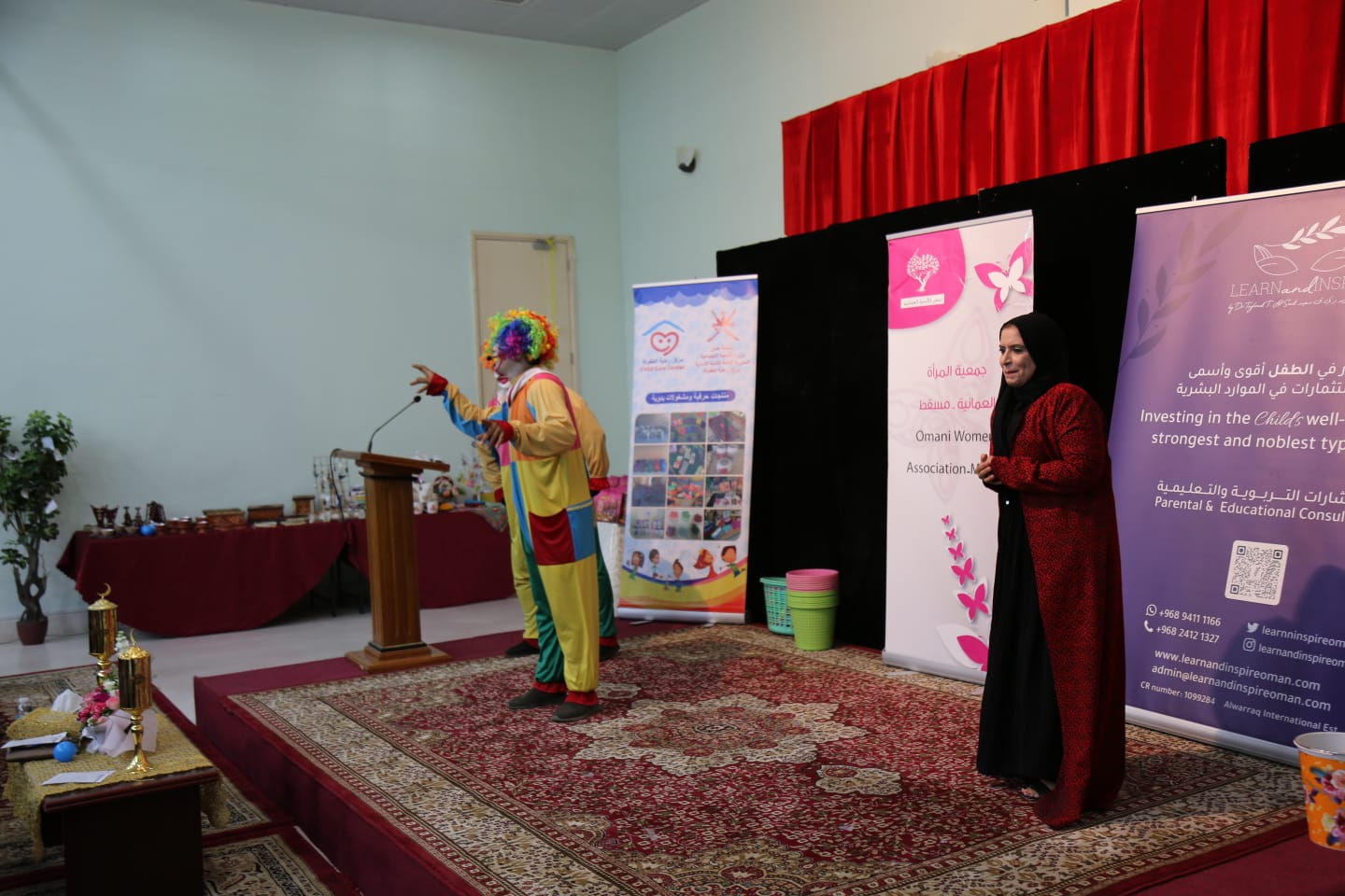 بالصور: رسم البسمة على وجوه أطفال يتامى