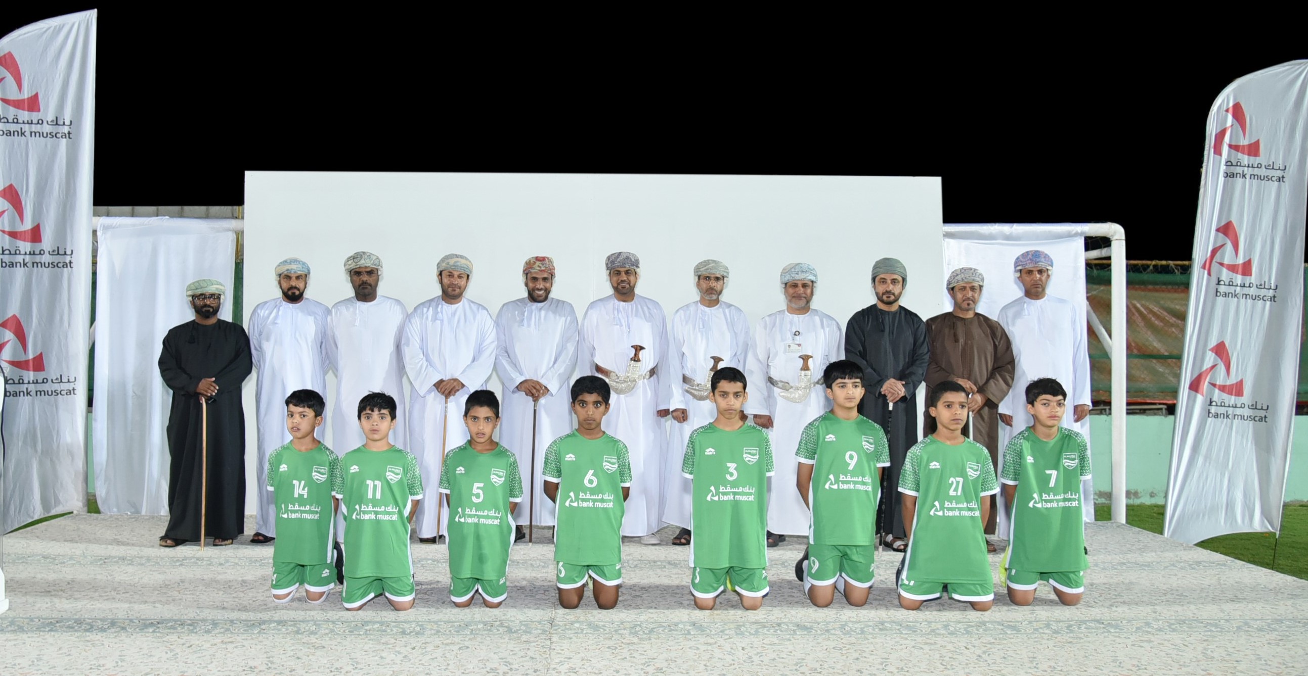 افتتاح مشروع إنارة ملعب فريق المرسى الرياضي في صحار ضمن برنامج “الملاعب الخضراء”