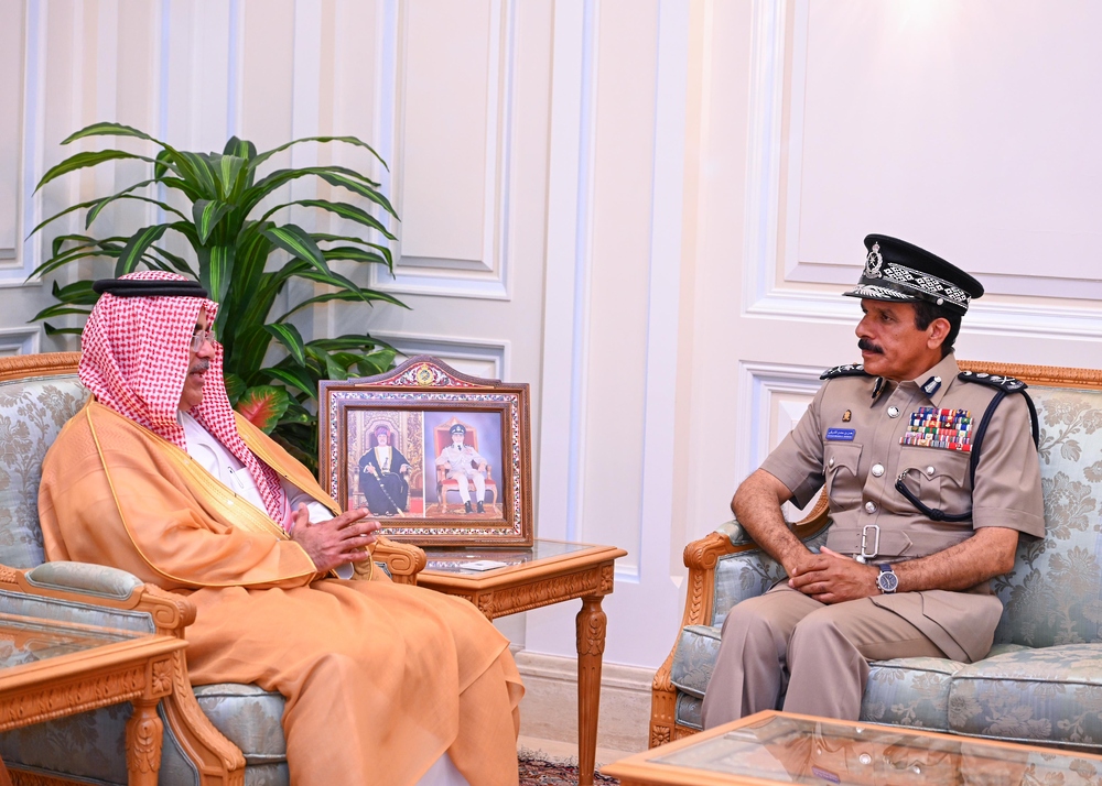 المفتش العام للشرطة والجمارك يستقبل مسؤولًا سعوديًّا