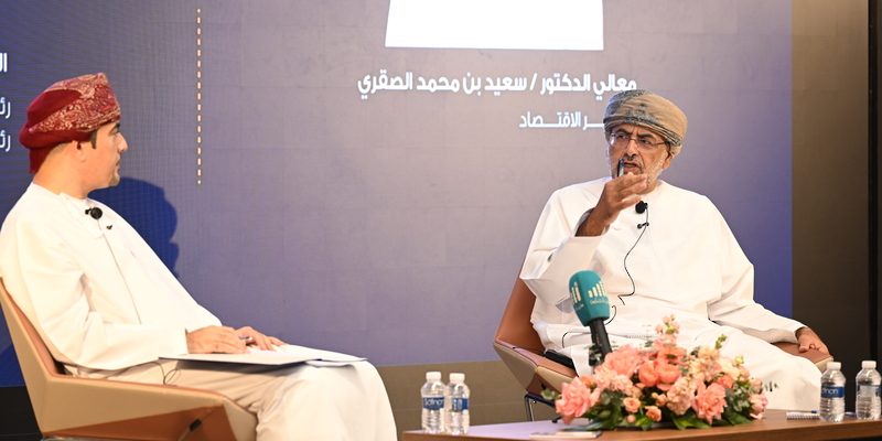 وزير الاقتصاد يستعرض أداء الاقتصاد العماني وخطة 2026–2030