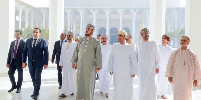 بالصور: سمو السيد أسعد يزور جامع الجزائر