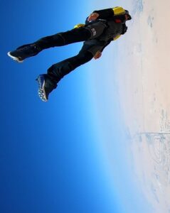 ” القفز المظلي ” رياضة بحاجة إلى الإشهار الرسمي