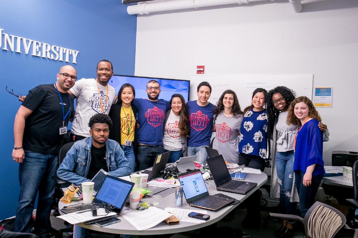 طالب عُماني يتوصل إلى فكرة لمساعدة اللاجئين في إحدى الولايات الأمريكية