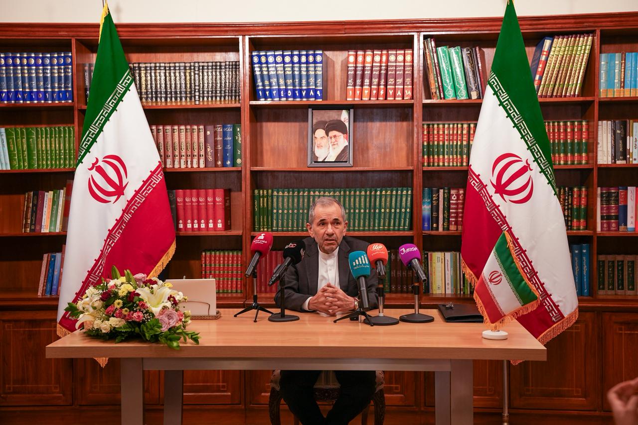 في حديث بمسقط: مسؤول إيراني يحذر من أي عدوان جديد على بلاده