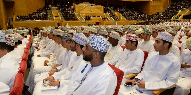 إذا كنت تعرف أحدًا من المقبولين في جامعة السلطان قابوس؛ أخبره بموعد بدء الدراسة