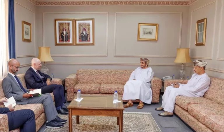 تقدير بريطاني لجهود سلطنة عمان في تسوية الأزمة اليمنية
