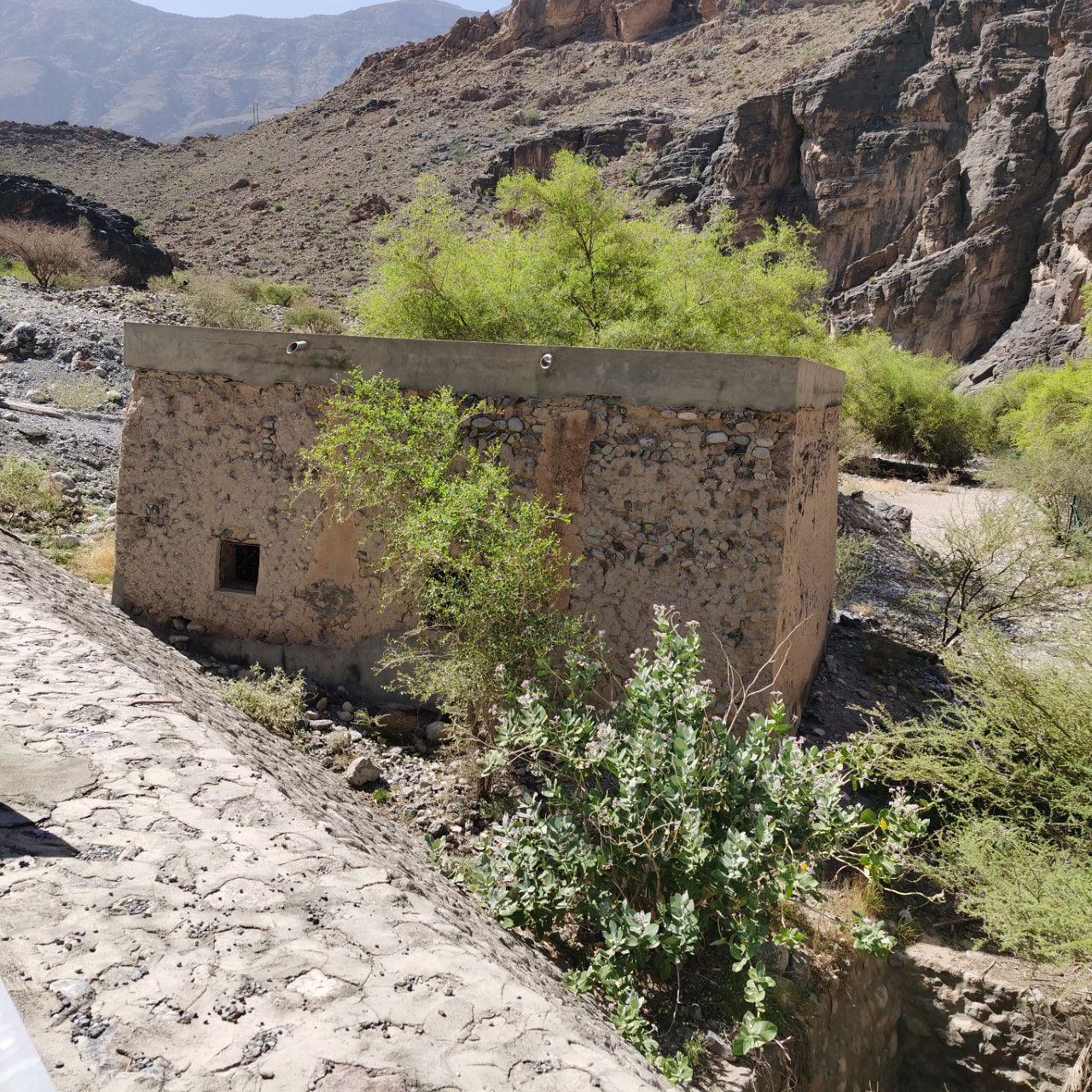 أحدهما بني على صخرة: معلومات عن مسجدي الصفاة في وادي بني خروص