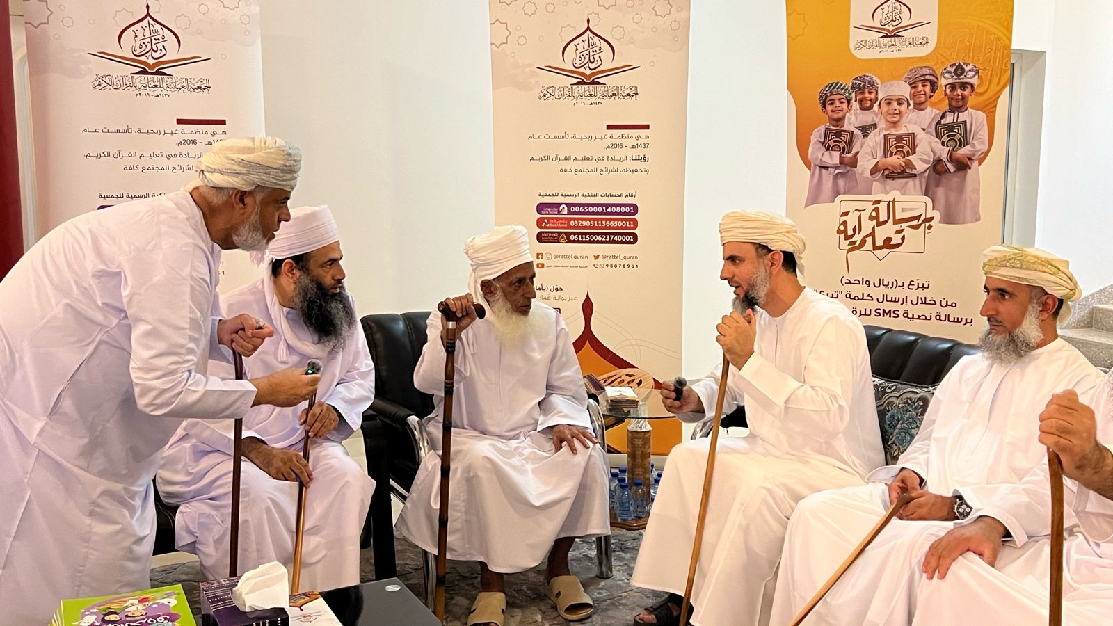 بالصور: سماحة الشيخ المفتي يزور الجمعية العمانية للعناية بالقرآن الكريم