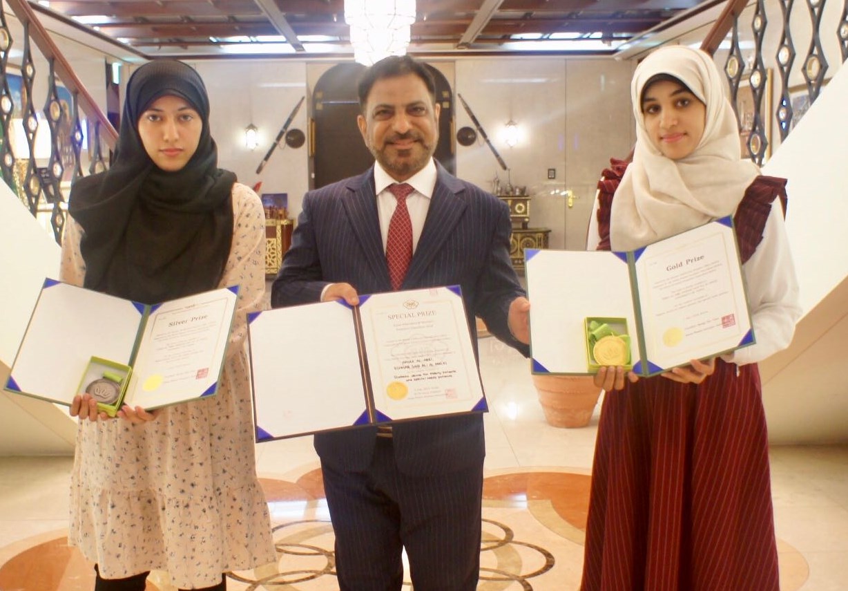 عُمانيتان تحصدان الذهب والفضة في معرض دولي وتؤكدان: أجهزتنا الأولى من نوعها عالميًا