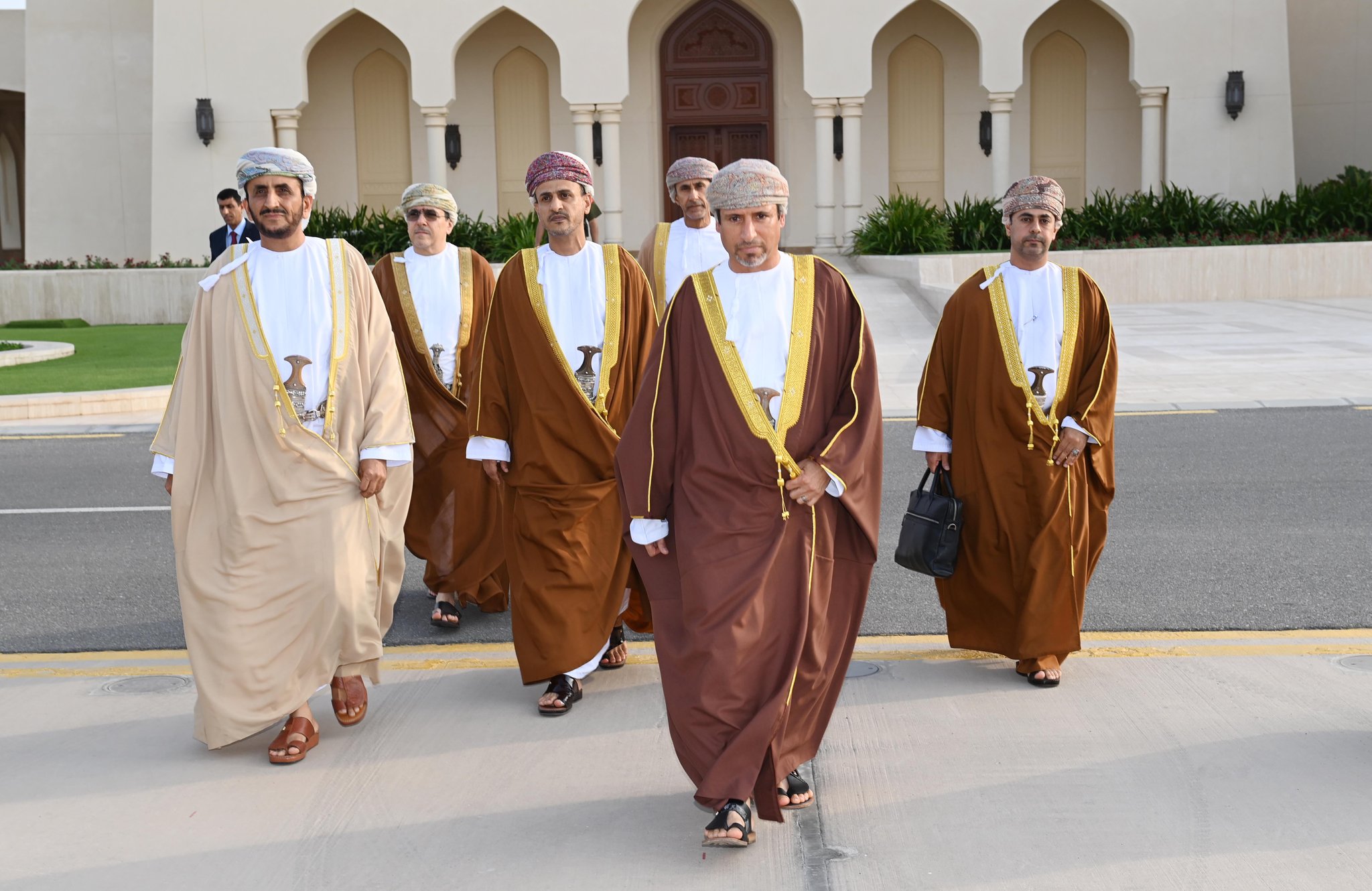 بتكليف من جلالة السلطان: العوفي يتوجه إلى شرم الشيخ