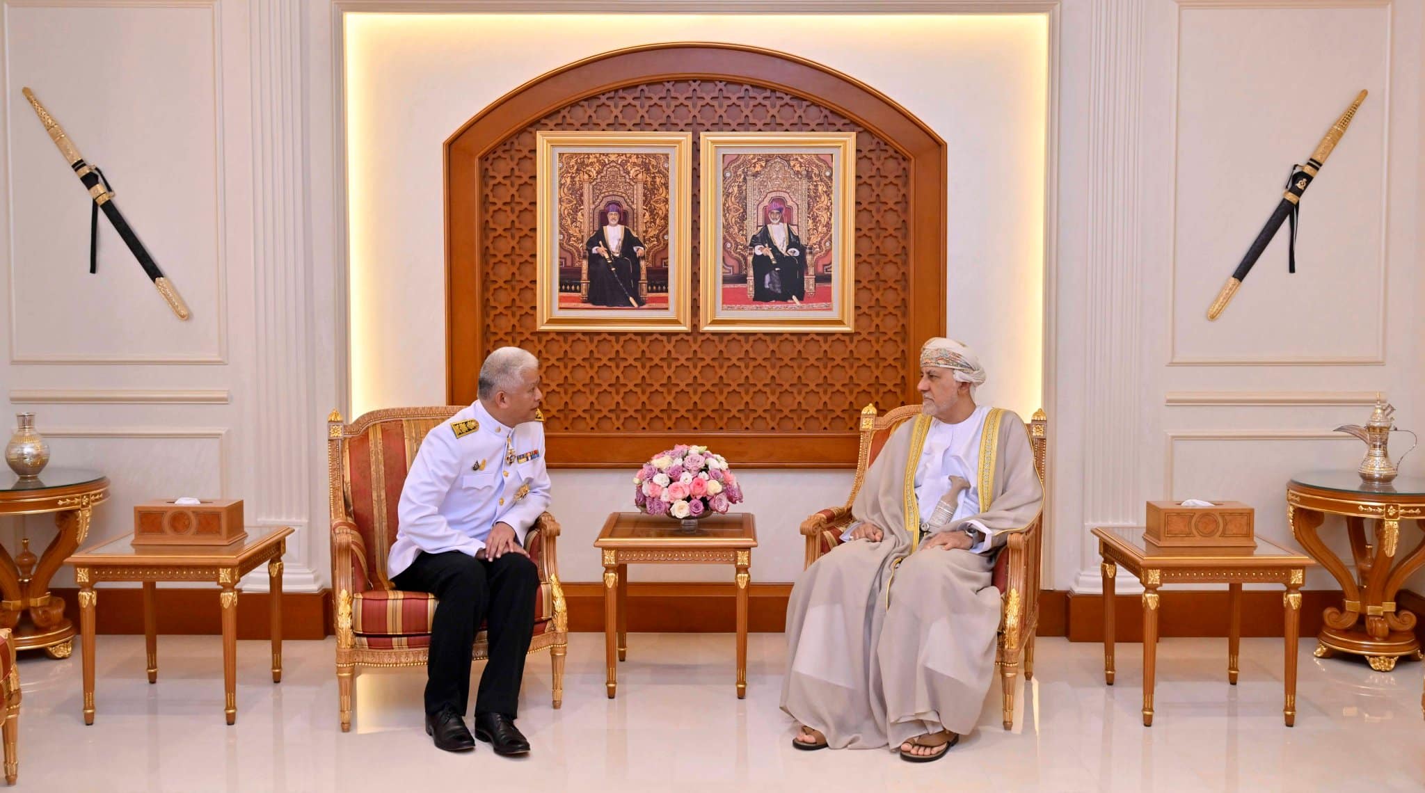 بتكليف من جلالة السلطان: سمو السيد شهاب يودع السفير التايلندي