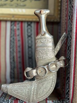 الخنجر العماني وحداء الإبل يُسجّلان في “اليونسكو”