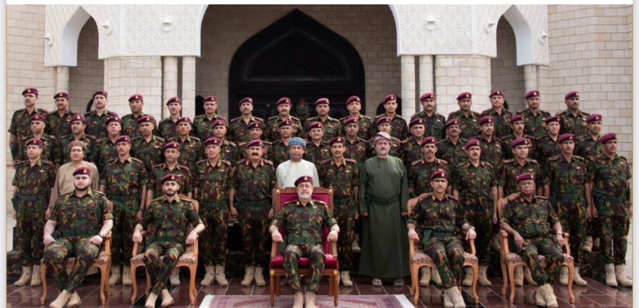 جلالة السلطان يزور الحرس السلطاني العماني