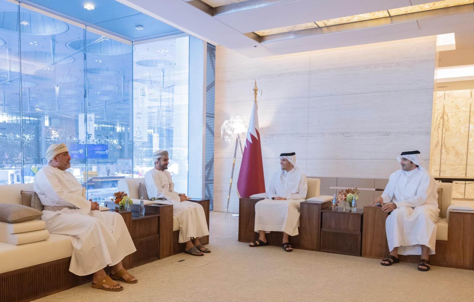 سمو السيد ذي يزن يبحث علاقات التعاون مع رئيس مجلس الوزراء القطري