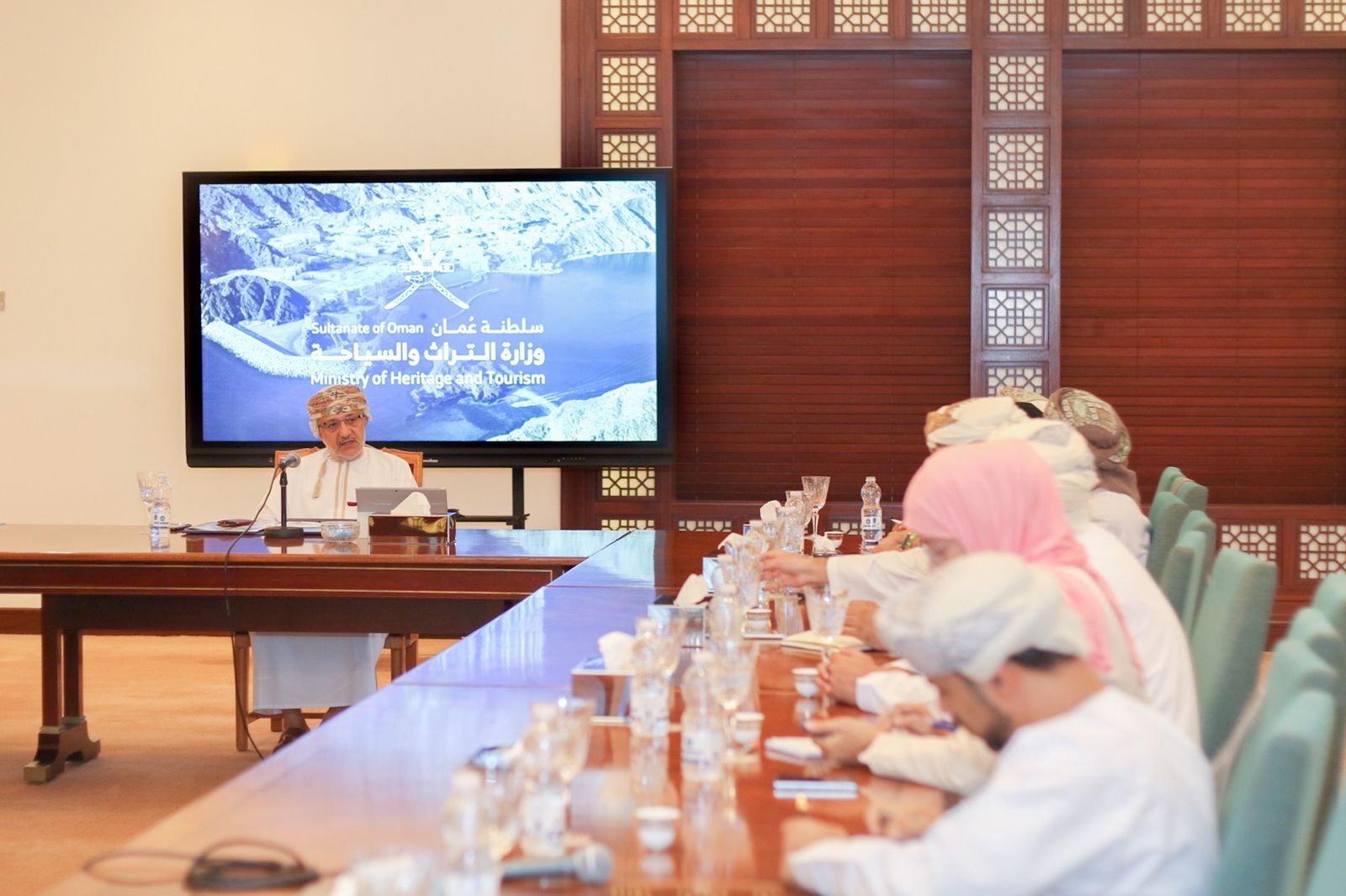 في لقاء بين المحروقي وإعلاميين: الكشف عن تفاصيل الخطة الشاملة لتنمية السياحة