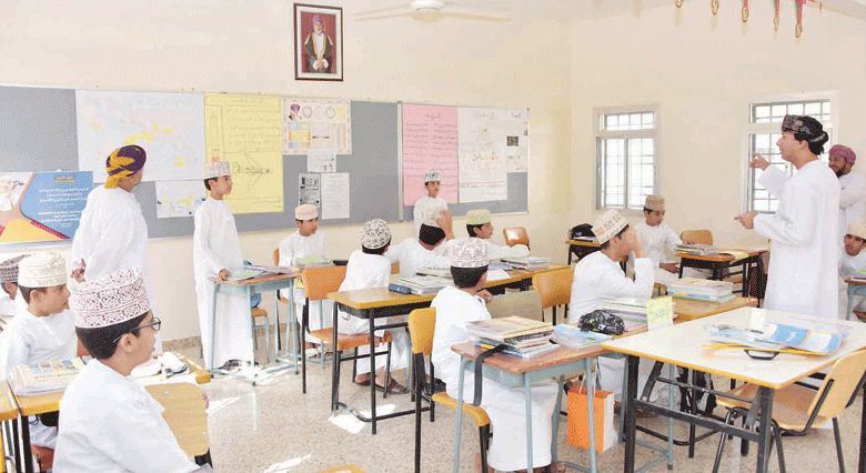 استكمال إجراءات تعيين 2364 معلمًا ومعلمة