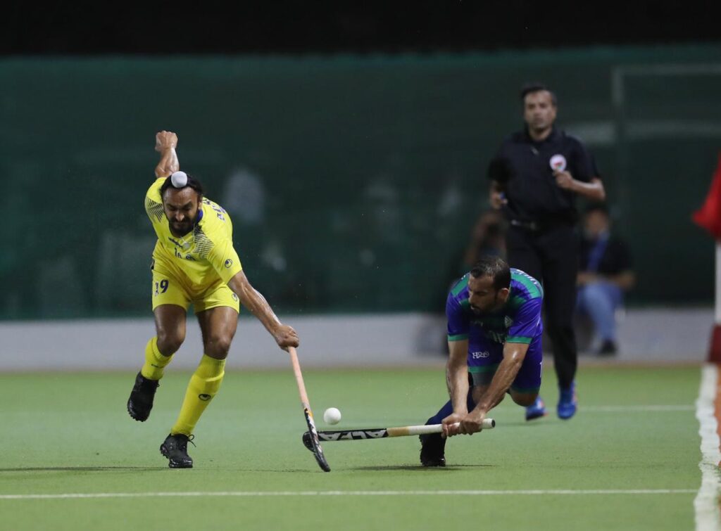 تتويج أهلي سداب بكأس جلالة السلطان للهوكي