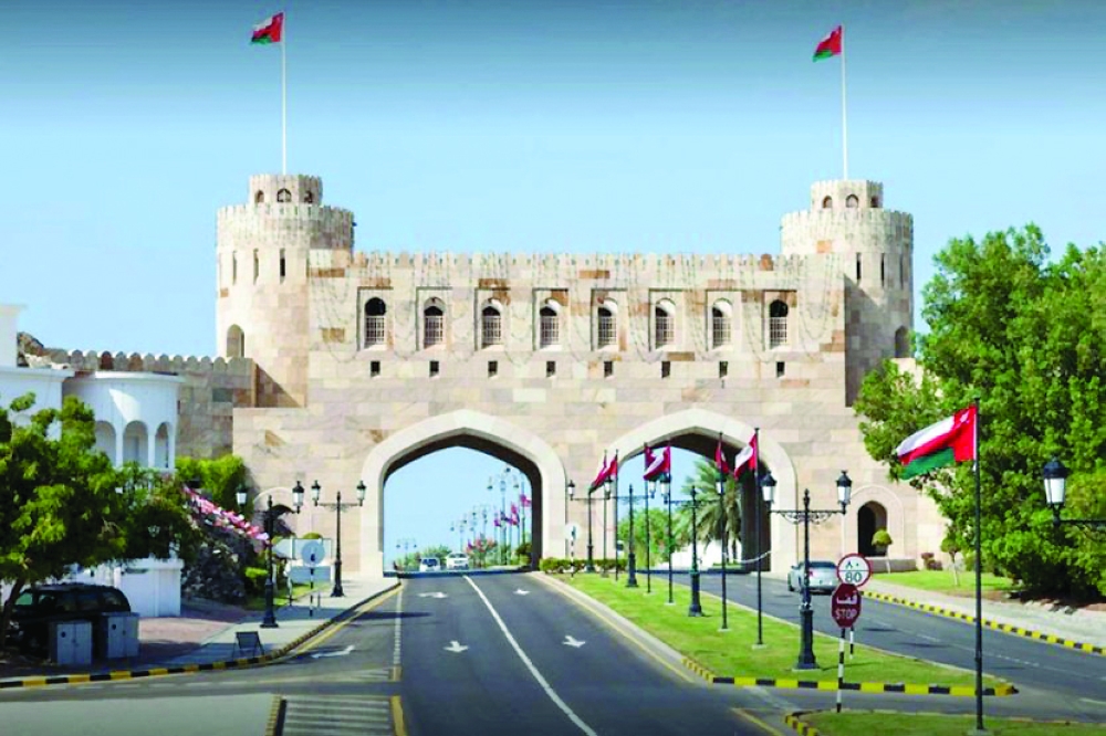 مسؤول عسكري إيراني سيزور مسقط