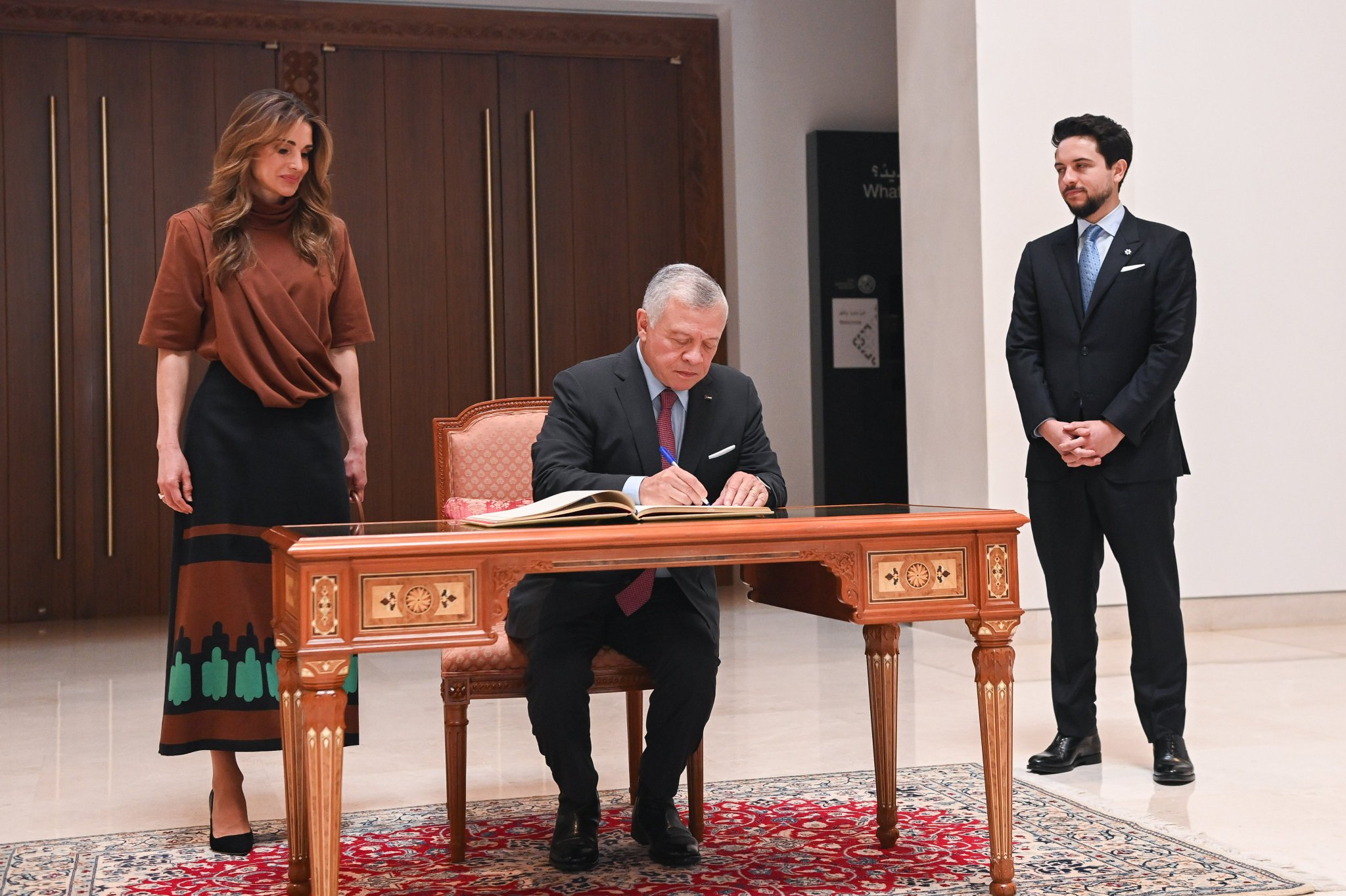 بالصور: الملك عبدالله الثاني يزور المتحف الوطني