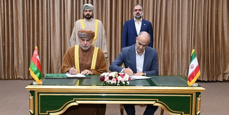 مذكرة تفاهم عمانية إيرانية حول بيع السيارات وخدمة ما بعد البيع لها