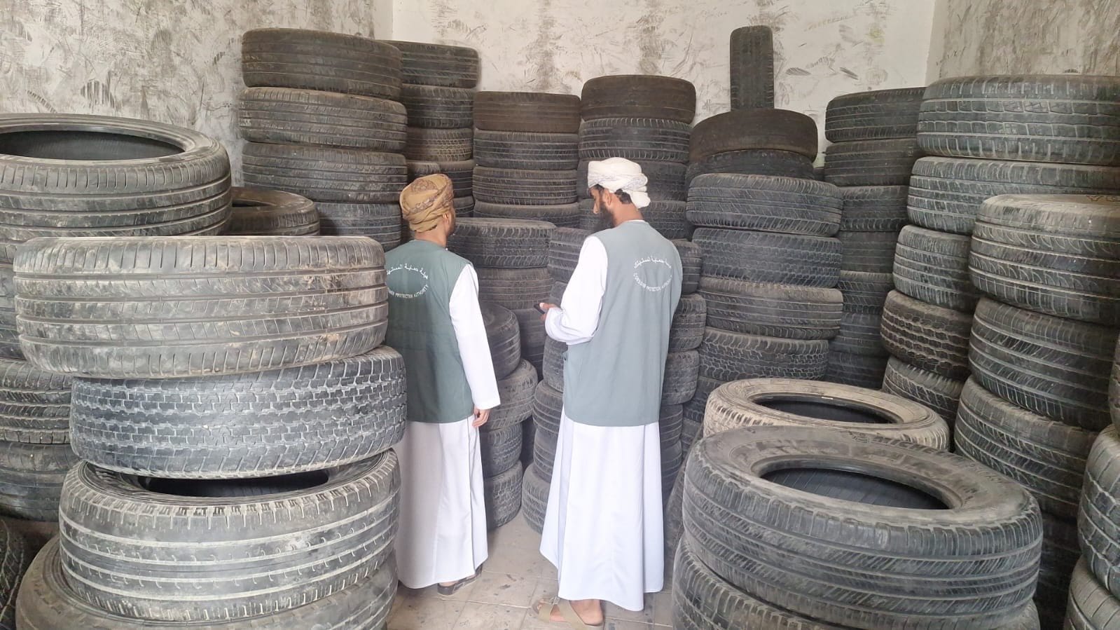 ضبطية جديدة فيها نحو 2000 إطار مركبات مستعمل والمتهم 3 مؤسسات