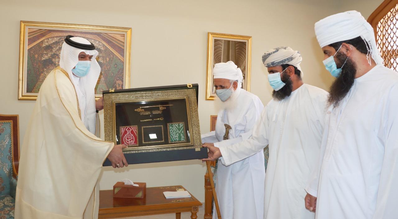 بالصور: السفير السعودي يزور سماحة الشيخ الخليلي