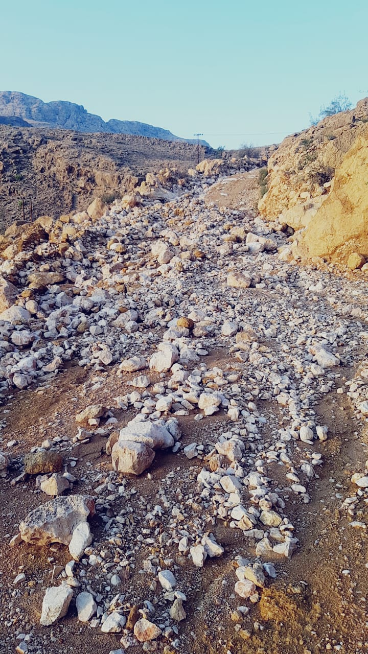 سيوصِل إلى كهف الجن وقرى باردة في الصيف: متى سيرى طريق “عمق الرباخ” النور؟