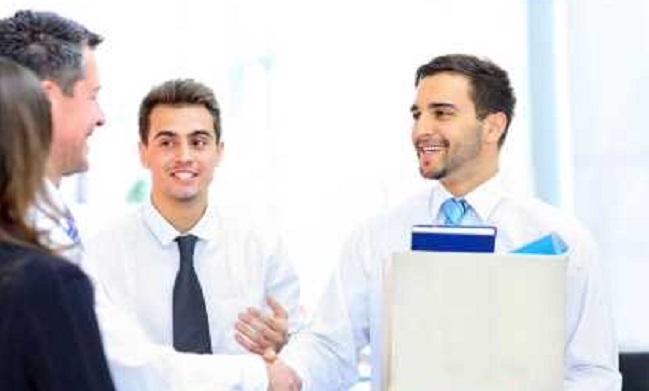 كيف تنتقل إلى وظيفة أخرى داخل شركتك؟