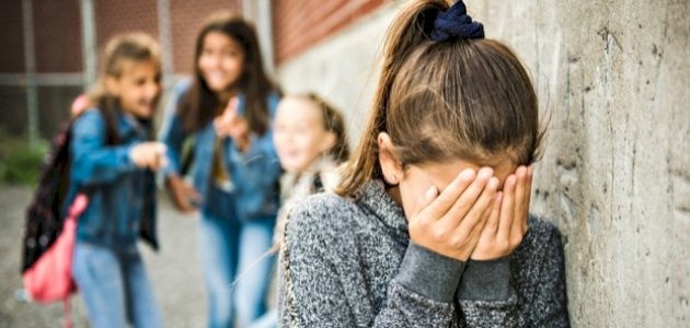 أخصائيتان و”ضحية” يتحدثن عن “التنمّر”؛ فهل لديك قصة معه؟