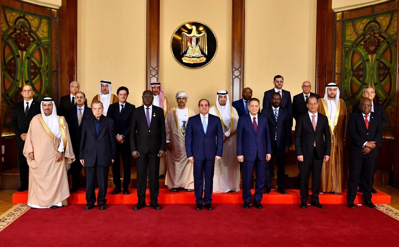 تحيات جلالة السلطان للرئيس المصري ينقلها وزير الإعلام