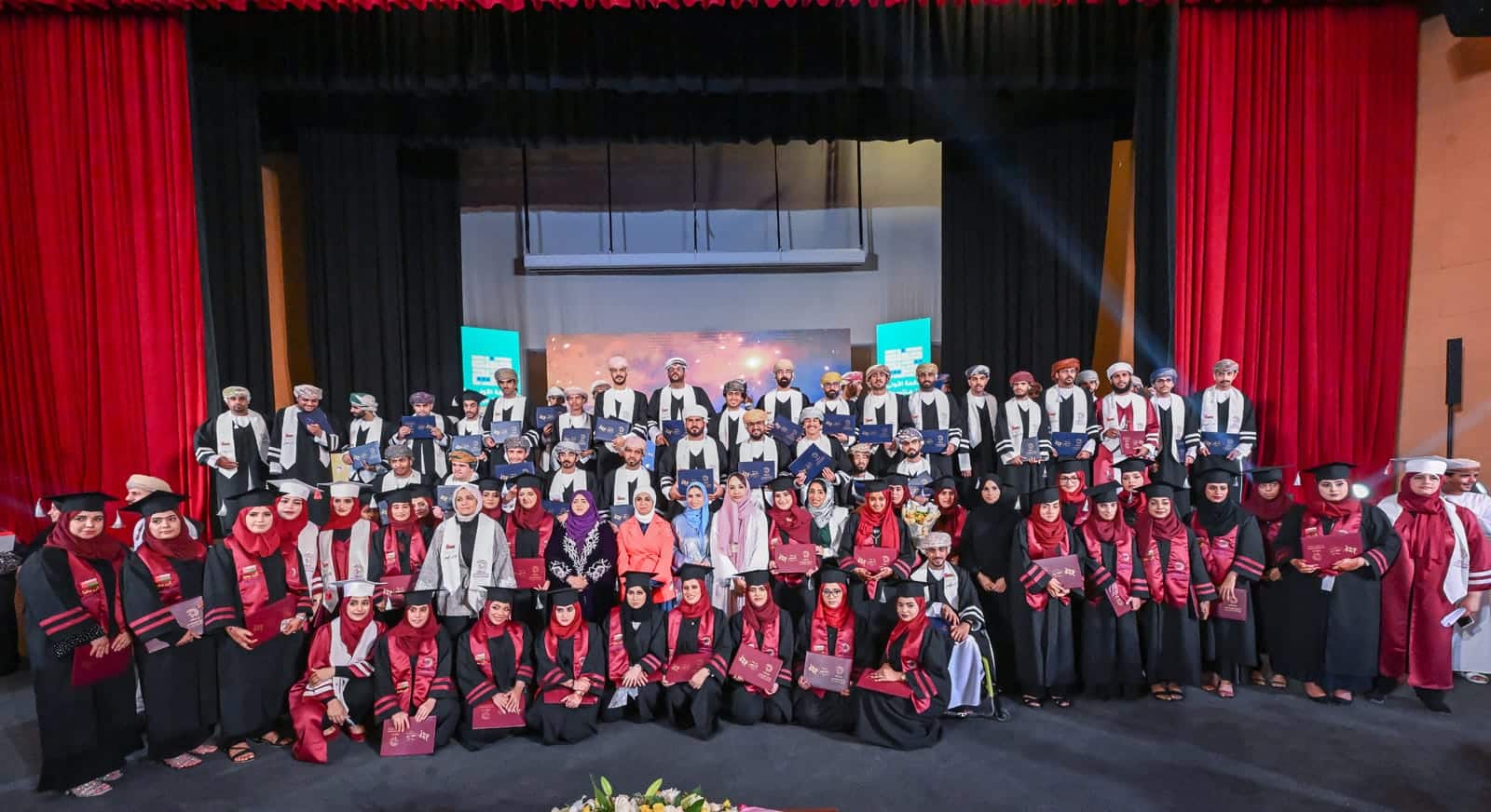 تخريج الدفعة الأولى لمبادرة “كن معنا لأجلهم”