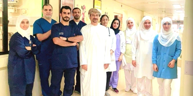 علاج حالة نادرة في مستشفى الرستاق