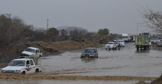 النزول في الأودية أثناء جريانها مؤثم قانونًا، فما هي العقوبة؟