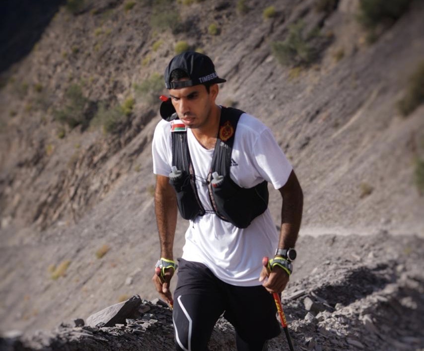 عداء عماني يقطع 150 كم في 30 ساعة