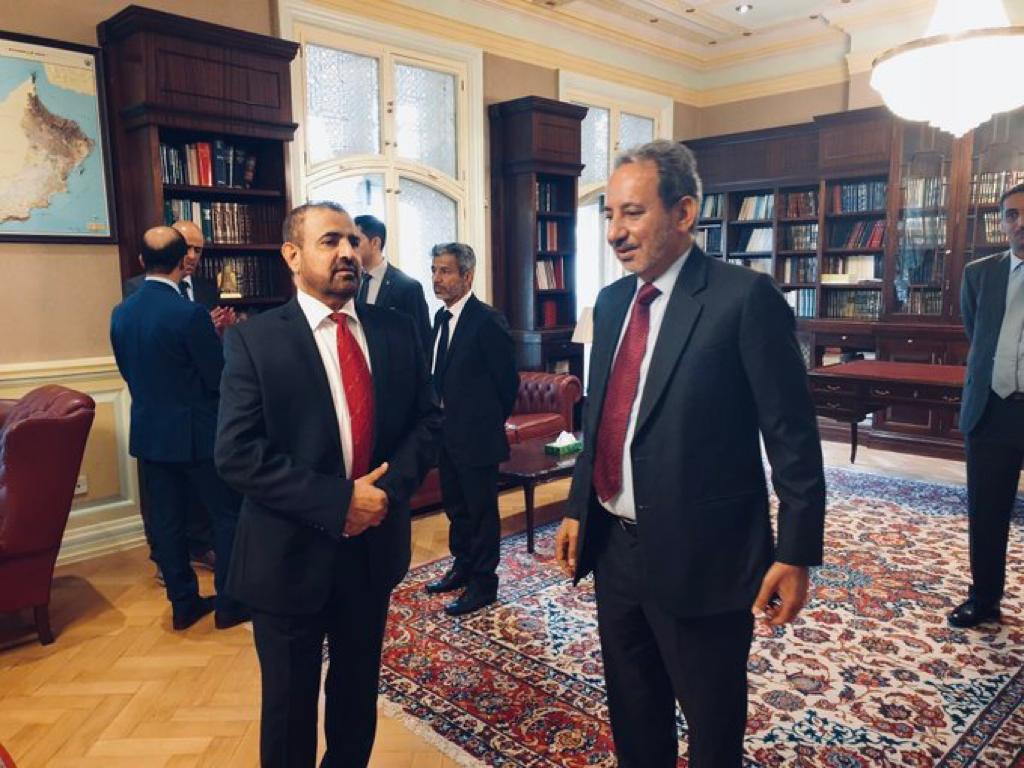 رئيس أركان قوات السلطان المسلحة يلتقي وزير الدفاع البريطاني